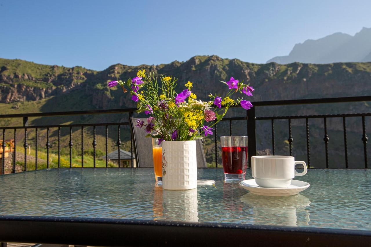 Hotel Geni Kazbegi Экстерьер фото